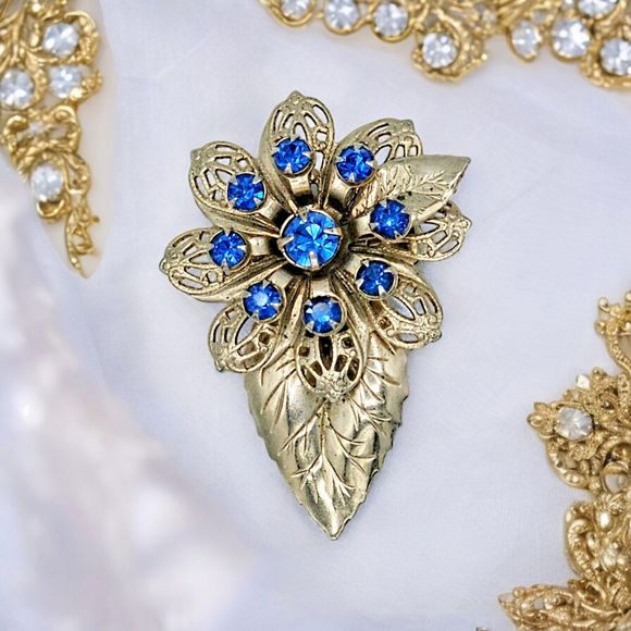 Filigree Flower Brooch Vtg Blue Crystal 10K GP Elegant Floral Bloom Estate Pin - Picture 6 of 11